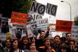 Spanish students demonstrating in central Madrid against cuts in education due to government austerity measures. (Photo from REUTERS/Sergio Perez)
