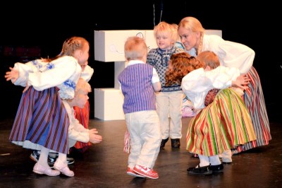 Estonian group Eesti Laste Pillerkaar  performing traditional dances. (Photo by Valeria Koulikova)