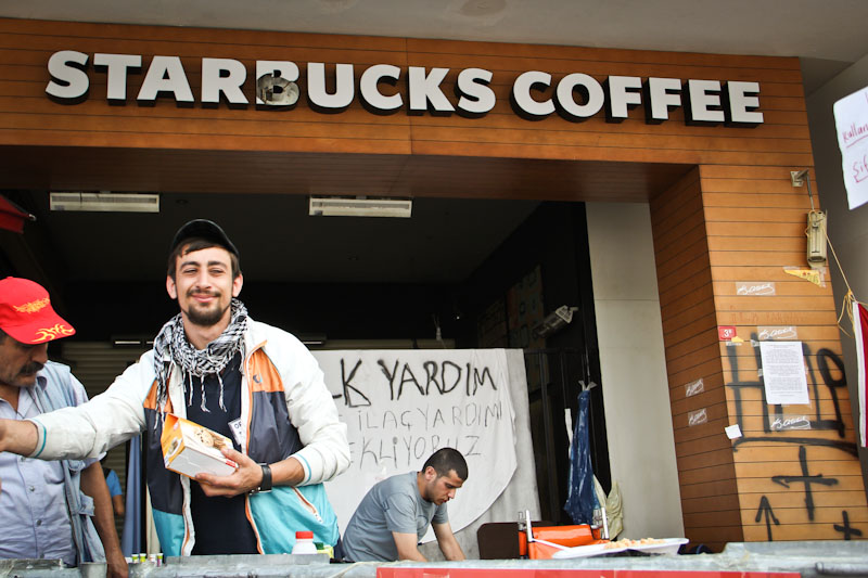 A volunteer hands out food from the patio of the Taksim Square Starbucks in Istanbul, Turkey. (Photo by Christan Leonard)