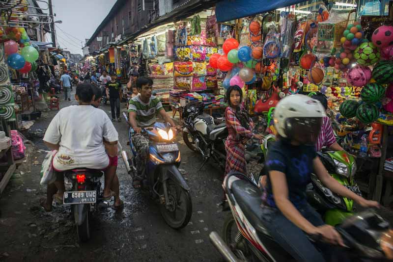 Rush hour at Jakarta, Indonesia’s Pancogn Market. A number of factories in this area produce apparel headed for US markets. (Photo by Branden Eastwood)