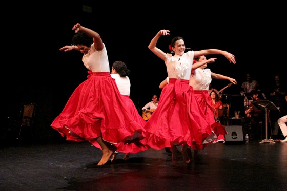 Dancers perform a traditional Peruvian number. (Photo by Aida Solomon)