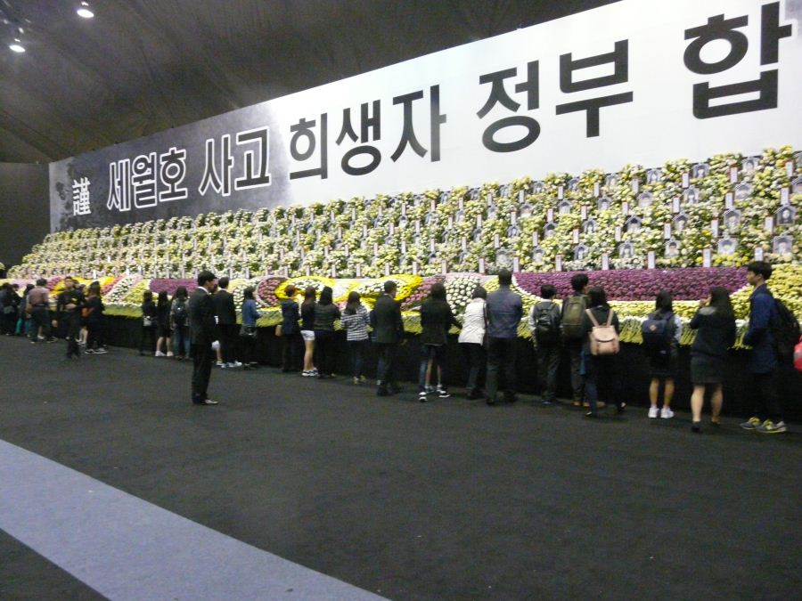 Memorial ceremony in a park near the school that had many students aboard the MV Sewol (Photo courtesy of wikipedia user Piotrus)