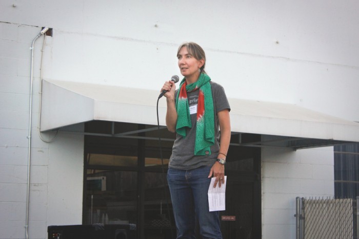 Executive Director Marla Smith-Nilson addressed the crowd at the Water 1st, Beer 2nd last Thursday. (Photo by Aida Solomon)