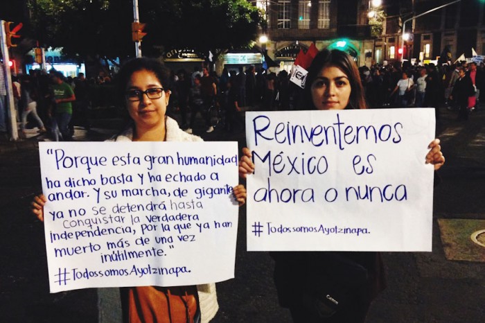 Fabiola (left) and Michelle, students from Monterrey hold up signs at the Dia de Accion in Mexico City that read “For this great humanity has said ‘enough’ and has started to move forward. And their march, the march of giants, cannot stop, will not stop until they have conquered their true independence, for which many have already died, and not uselessly.” Ernesto “Che” Guevara and “Let’s reinvent Mexico, it’s now or never.” (Photo by Gloria Mayne Devó)