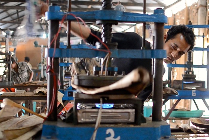 Hitesh Pathak operates three machines at the Tamul factory. (Upaya courtesy photo)