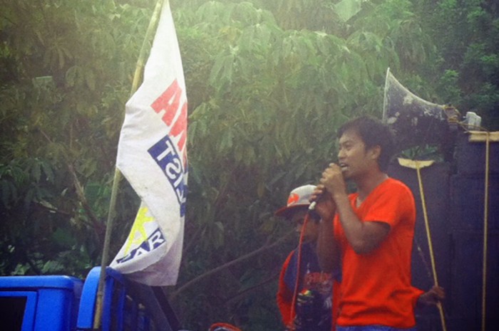 Ryan Amper, Bayan Muna Soccsksargends coordinator leads chants against Oplan Bayanihan, the counter-insurgency program designed to suppress indigenous opposition to mining. (Photo by Katrina Pestano) 