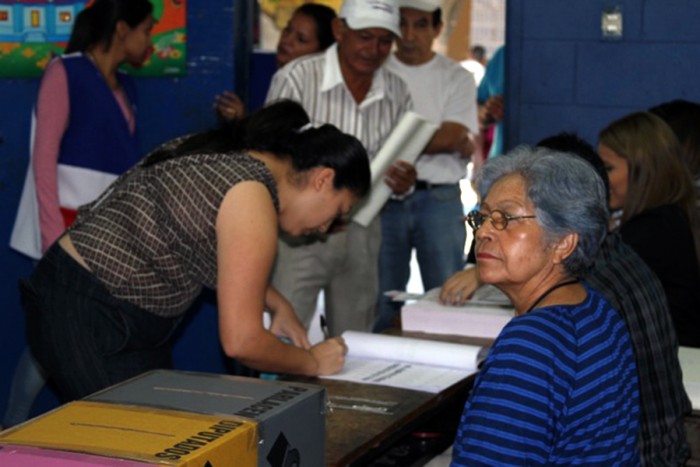 Voting day on March 2 in San Salvador. (Photo courtesy of CISPES Delegation)
