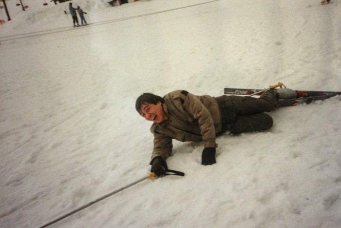 The author's hú lǐ hú tū father falling down after skiing for the first time on Snoqualmie. (Photo courtesy Christina Twu)