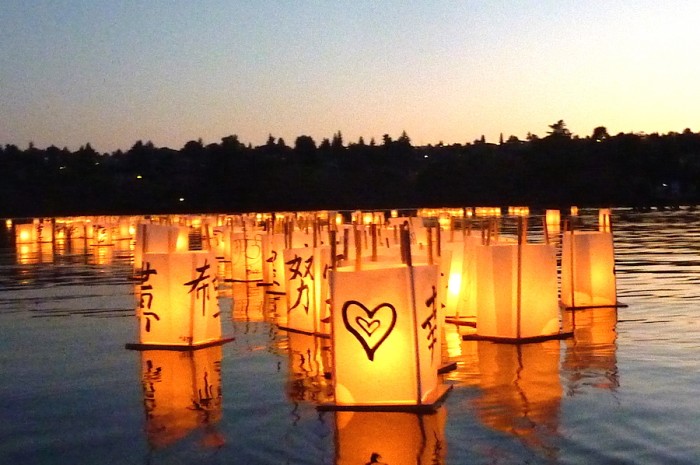 The 2014 From Hiroshima to Hope lantern floating ceremony. (Photo by Cathy Tuttle)