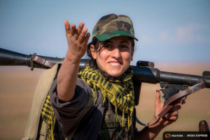 "Whose side are you on?" A Kurdish female fighter from the People's Protection Units (YPG) near the site of fighting between ISIS and fighters from the Democratic Forces of Syria in south-eastern Syria. (Photo by REUTERS / Rodi Said)